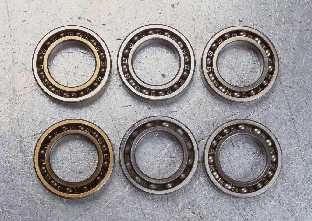 SKF Double Row Angular Contact Ball Bearing 3204/3205/3206/a/Atn9/2z 2RS1/Tn9/Ztn9/Mt33/C3
